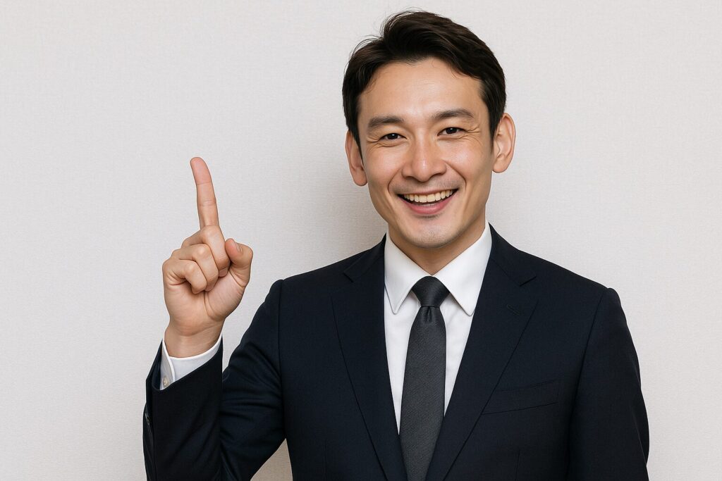 飲食店がSWOT分析を導入するメリットを笑顔で人差し指を立ててポイントを示す経営コンサルタント